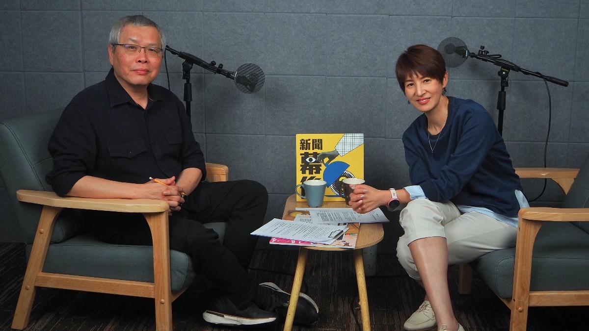 資深媒體人范立達(左)與新聞主播夏嘉璐(右)於TVBS《鏡頭之外》單元中,深度討論少年刑事犯罪與少事法爭議。(圖/《新聞幕後》提供 )