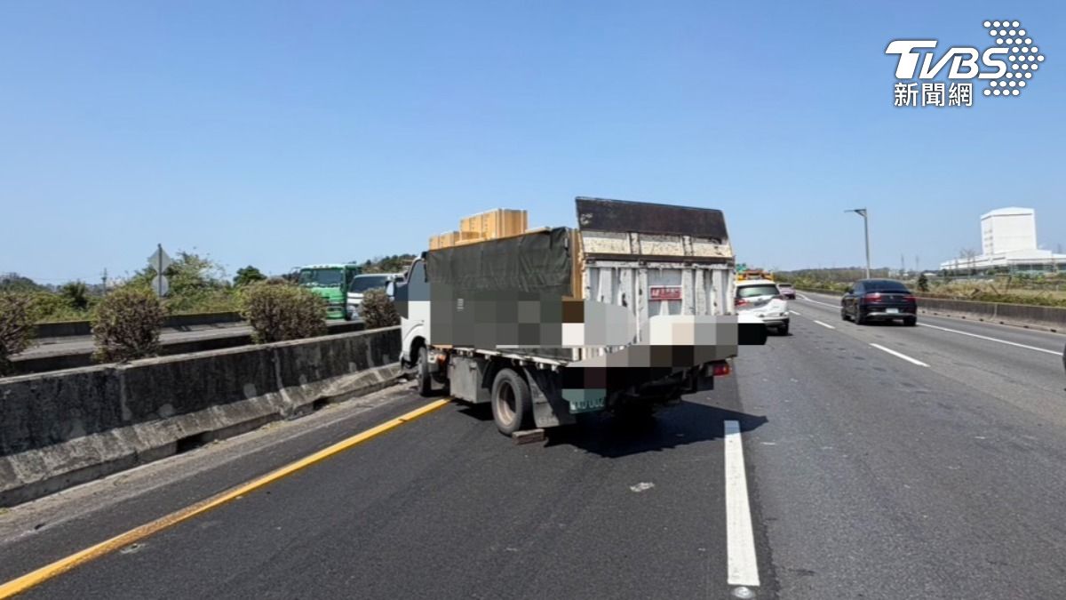 肇事駕駛已違反道路交通管理處罰條例,未保持安全距離最高可開罰6000元。(圖/TVBS)