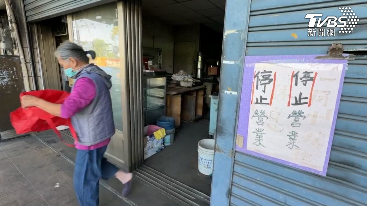 老闆因病驟逝,加上下一代無意願接手,店面只好熄燈。(圖/TVBS)