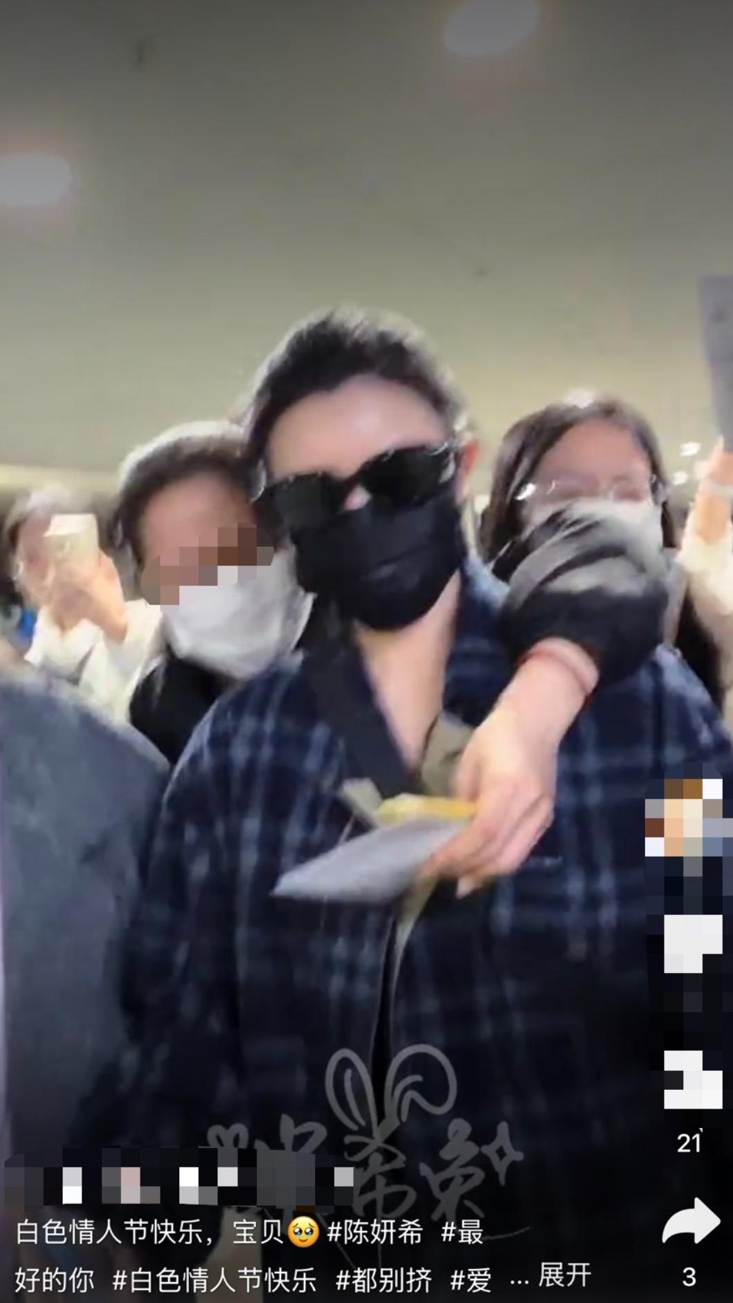 鎖喉陳妍希的粉絲遭到抨擊。(圖/翻攝自抖音)