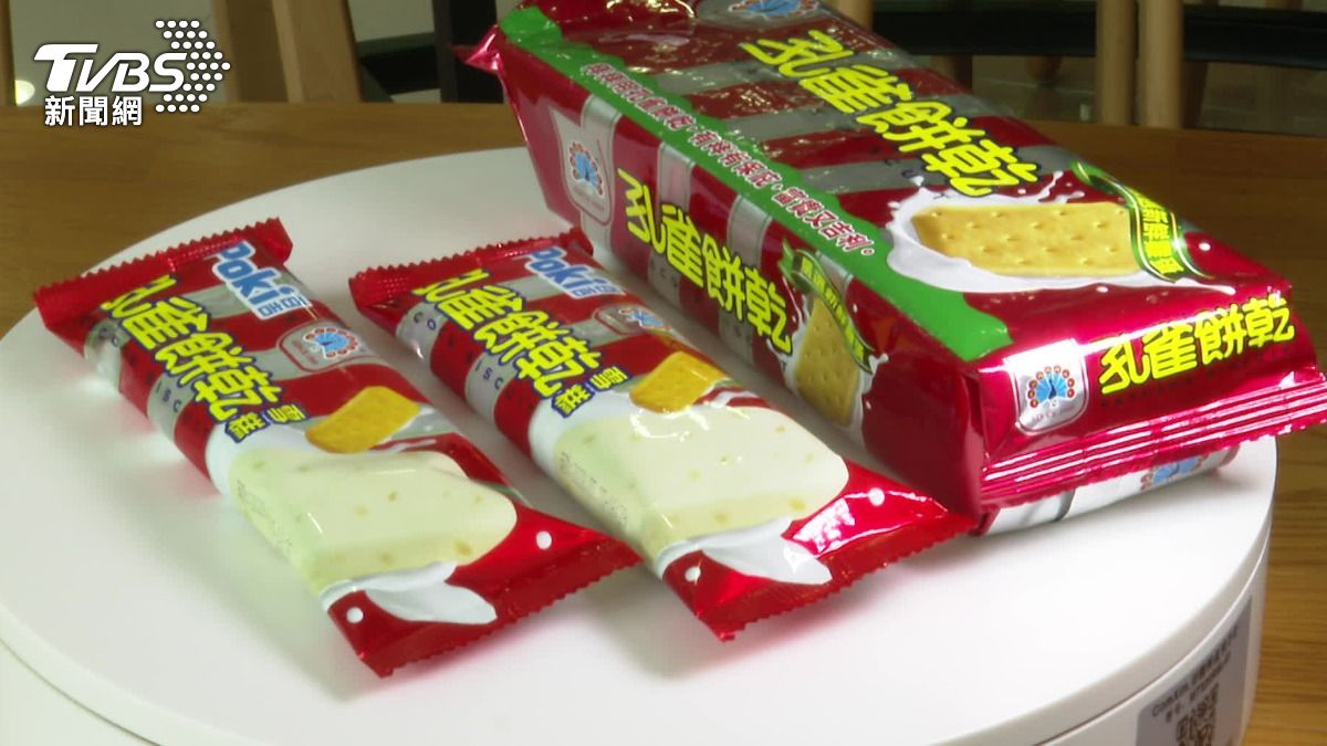 不少人小時候愛吃的孔雀餅乾變成雪糕。（圖／TVBS）