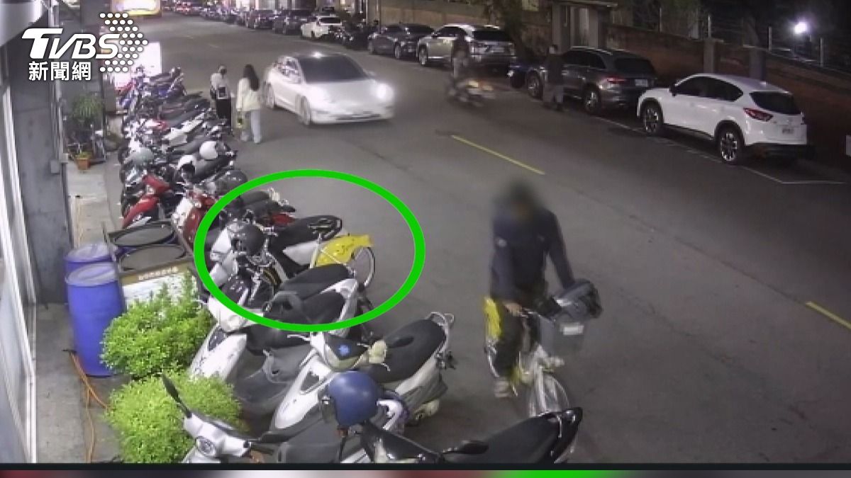 嫌犯將自己借的單車留下,讓被害人幫他還車後離去(TVBS/圖)