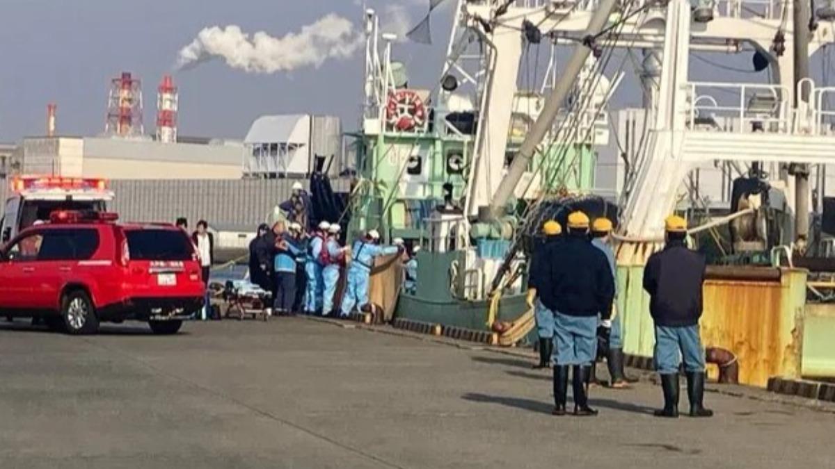 日本青森縣外海發生船難，共有13名船員落海，雖全數獲救，但其中4人無意識。（圖／翻攝 TBS News）