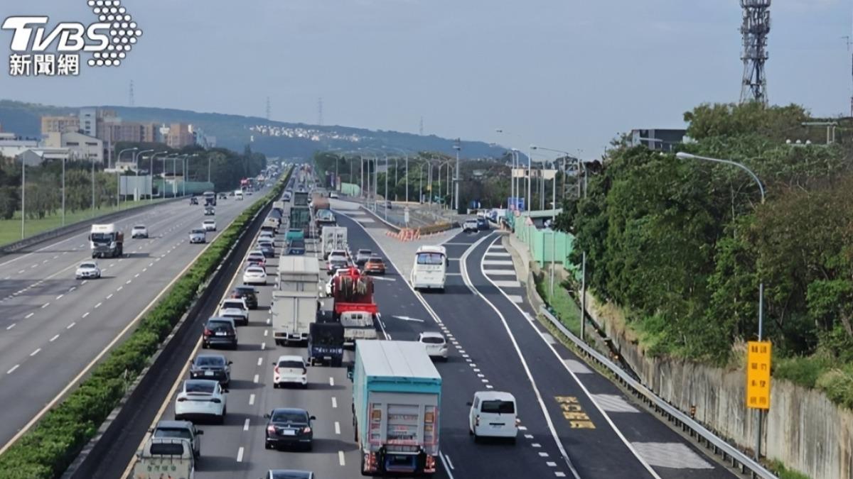 國道換車道「被罰3000元」!他喊有打方向燈 法院:仍違規
