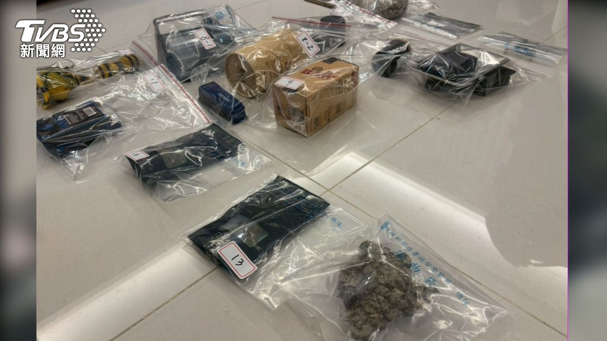 警方查獲大麻、大麻煙彈、K他命。(圖/TVBS)