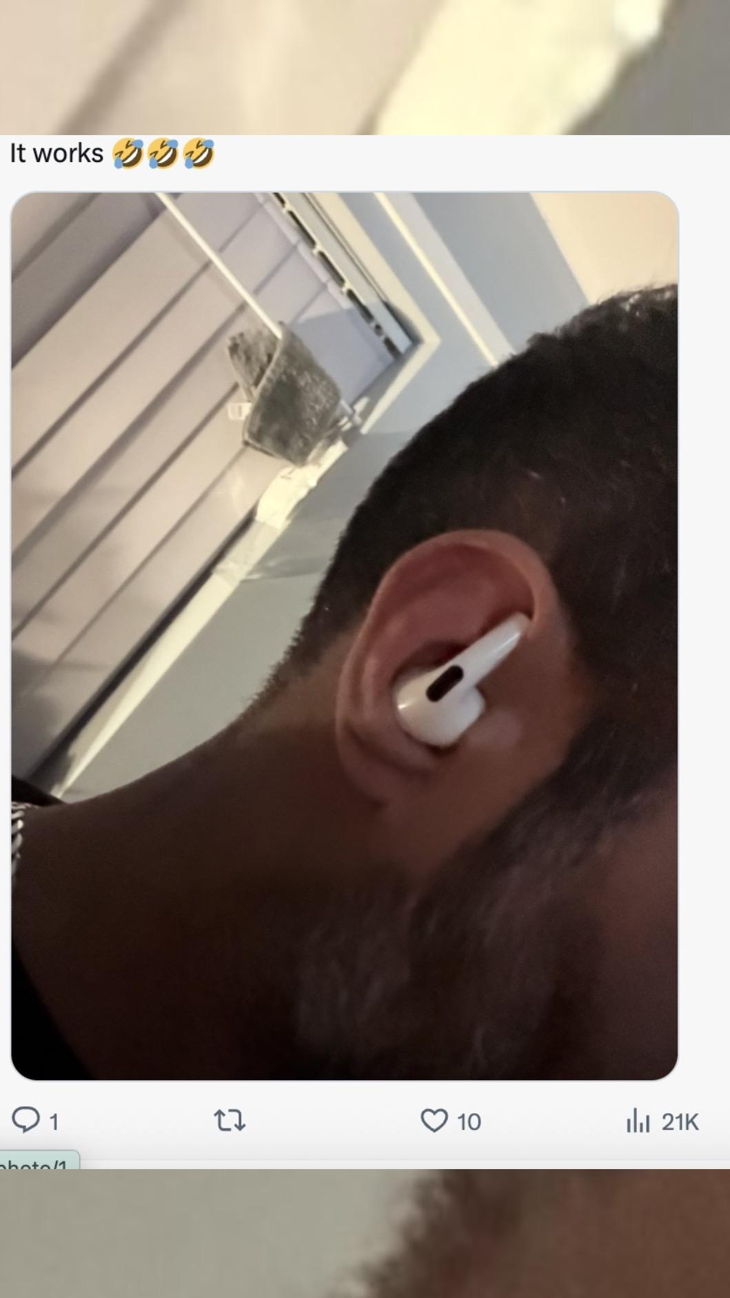 有網友問Grok怎麼戴AirPods,反轉配戴實測效果驚人。(圖/翻攝自X)