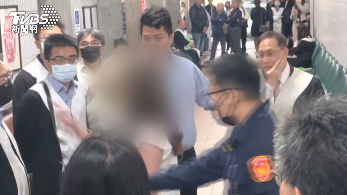 律師公會理事長法院內挨打!怒批中院消極。(圖/民眾提供)