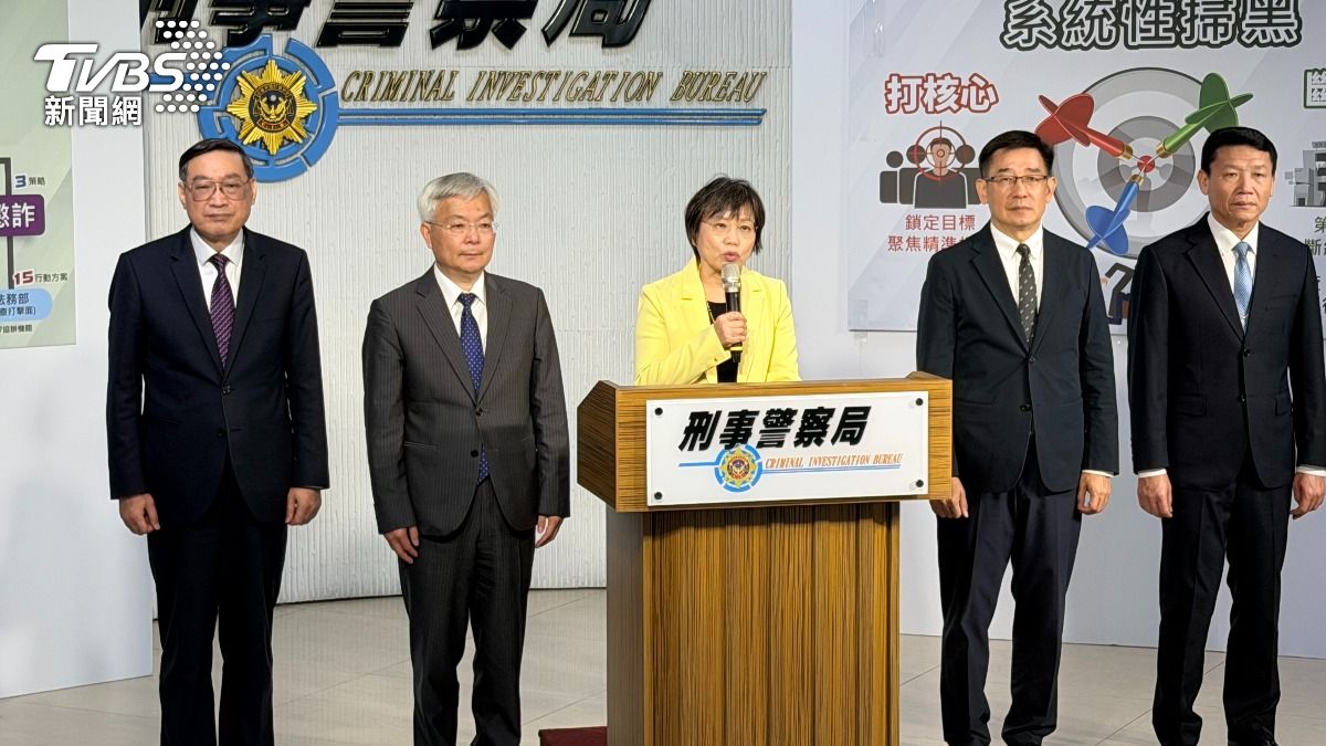 內政部長劉世芳視察打詐掃黑成果。（圖／張貴翔攝）