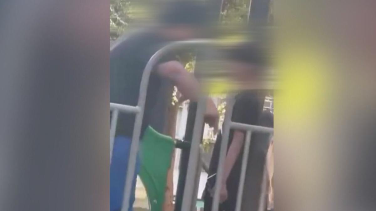 高雄一名學生家長懷疑兒子遭六年級學童欺負，憤而進入校園對小六生咆哮、掐脖子，甚至揚言要單挑。（圖／家長提供）