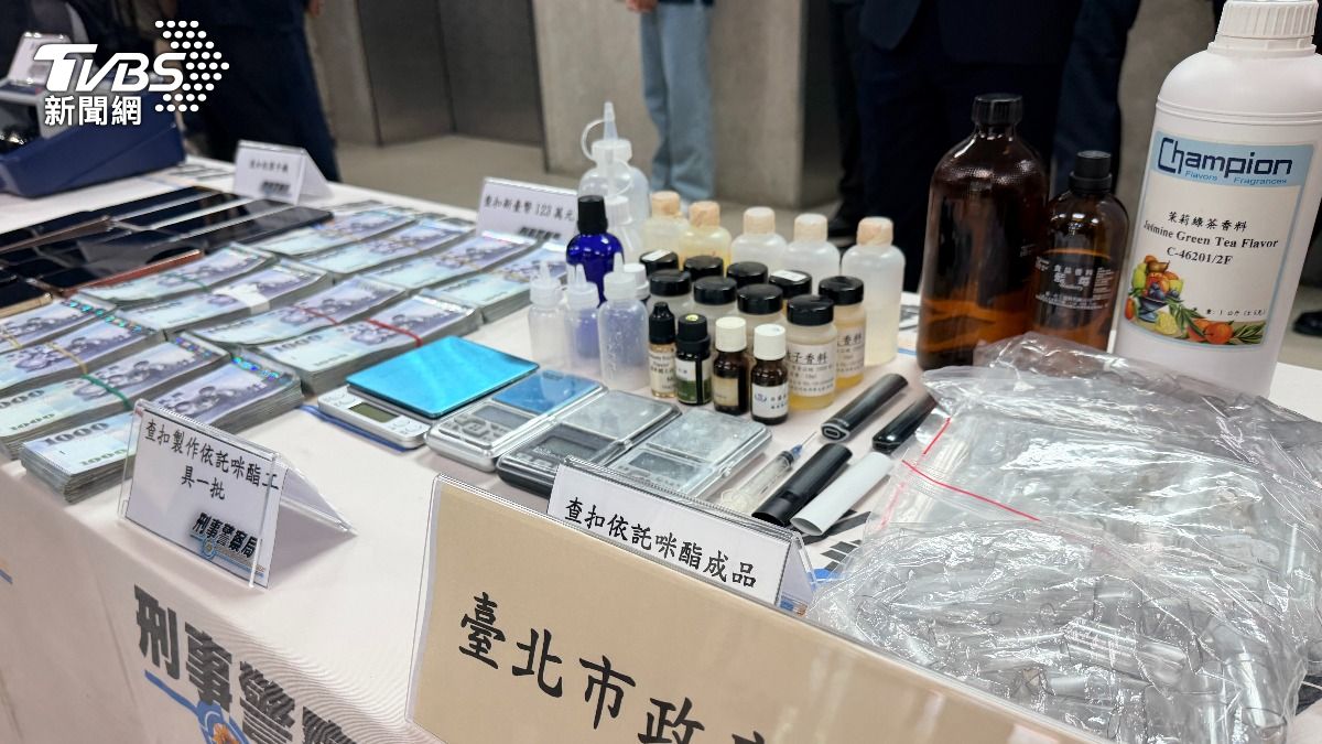 警方查扣相關證物。（圖／張貴翔攝）