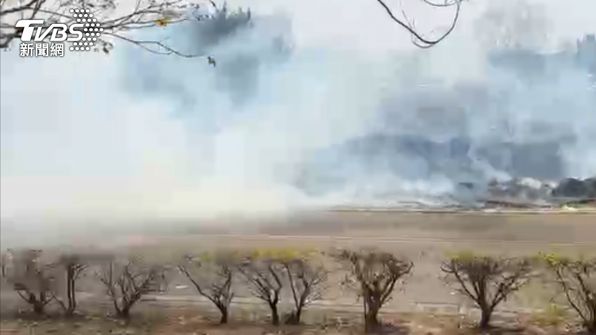 現場煙霧瀰漫。(圖/民眾提供)