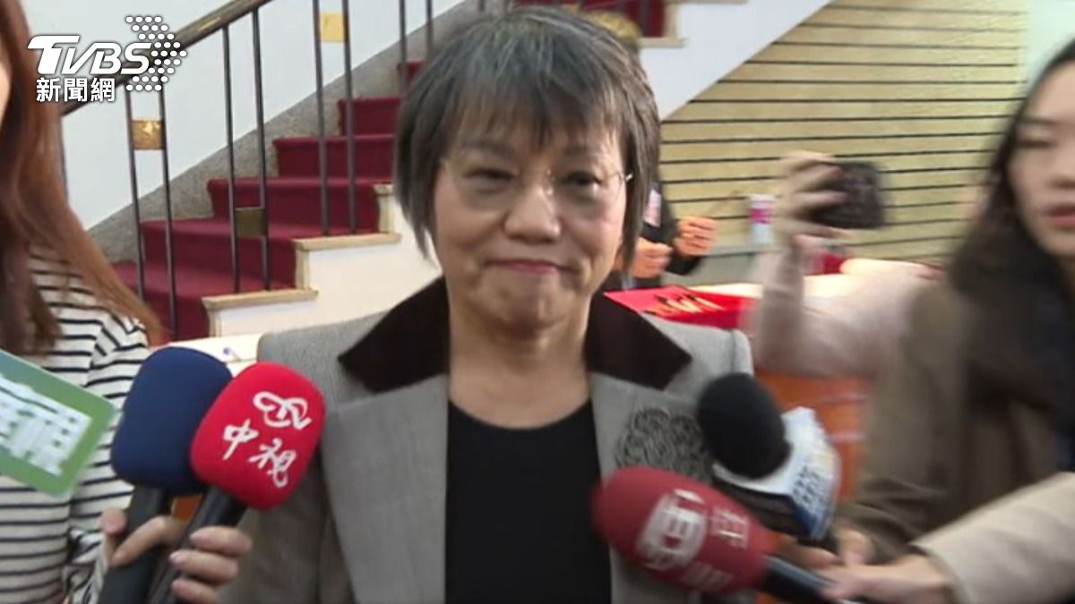 內政部長劉世芳17日赴立院被堵麥。（圖／TVBS）
