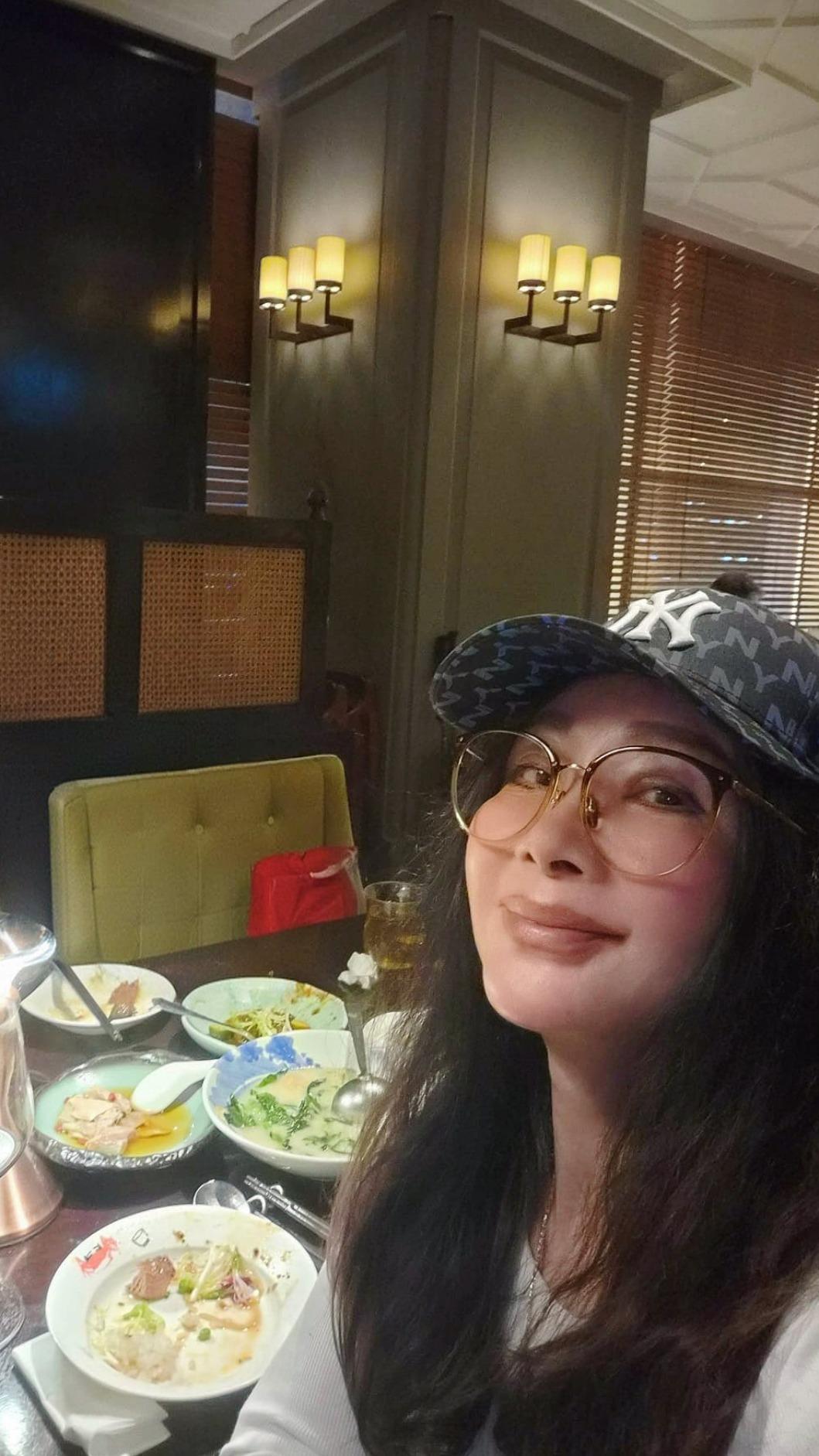 陳美鳳自爆和曾求婚的好友聚餐。(圖/翻攝陳美鳳臉書)