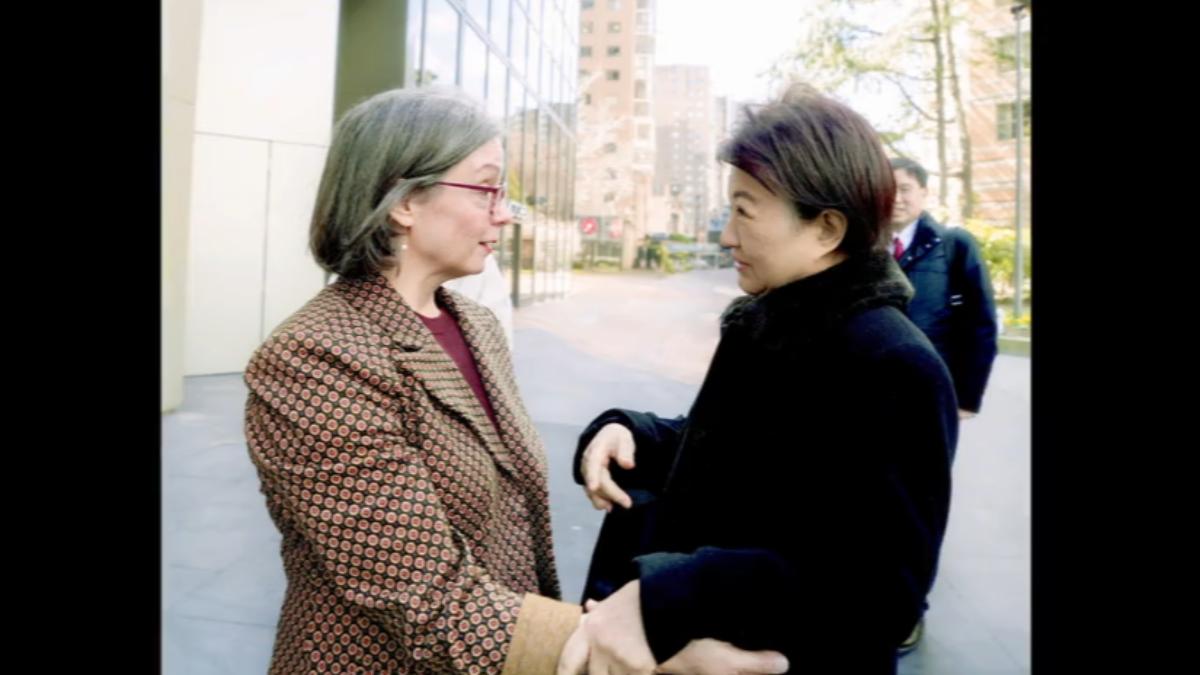台中市長盧秀燕訪美前往AIT總部，由執行理事藍鶯親自接待。（圖／羅智強臉書）