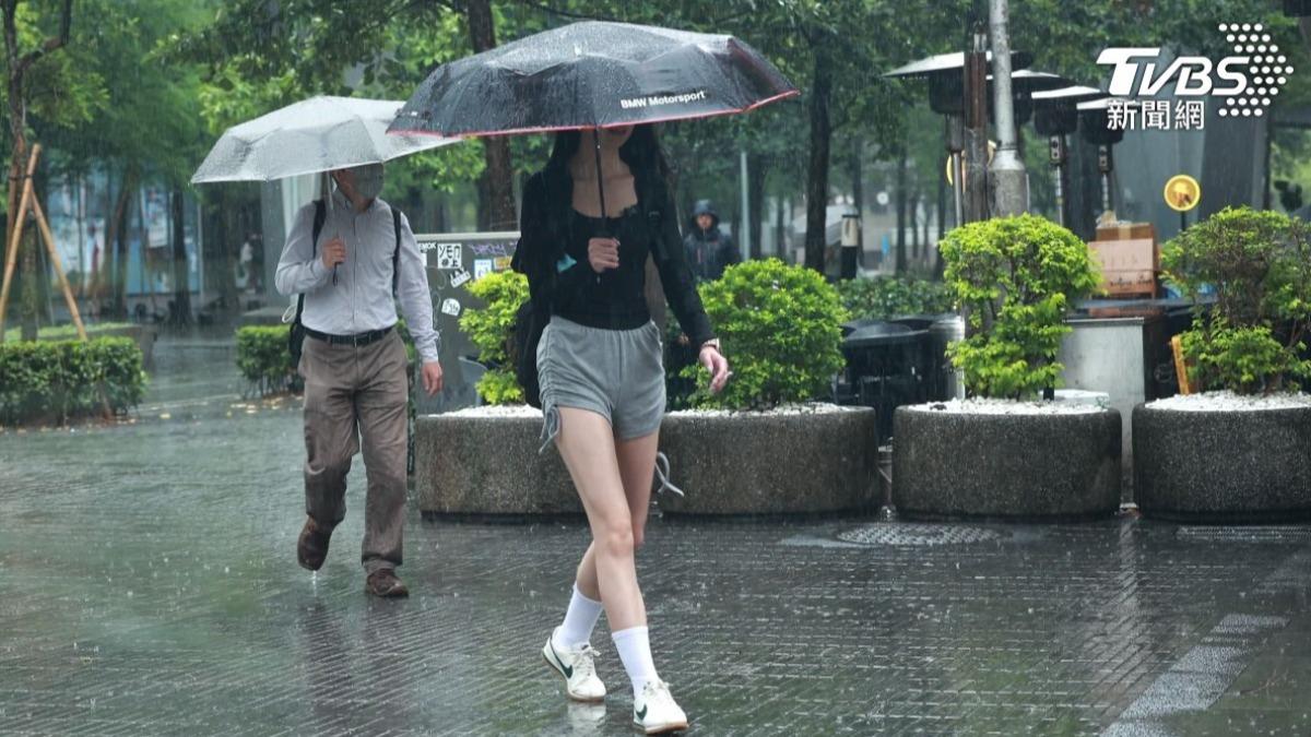 明天天氣/鋒面通過!北台稍有涼意 「連3天有雨」範圍曝