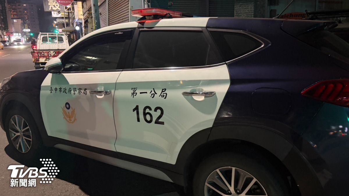 經鑑識人員初步勘驗,套房門窗未見破壞或遭強行侵入跡象,研判外人闖入可能性低。(圖/林冠丞攝)