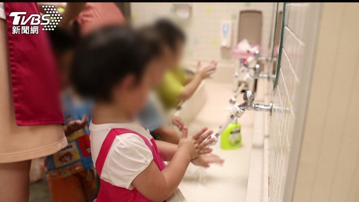 家長樂見可以聘請外傭幫忙照顧12歲以下孩童，認為是多一個選擇可以幫忙降低負擔。（圖／TVBS）