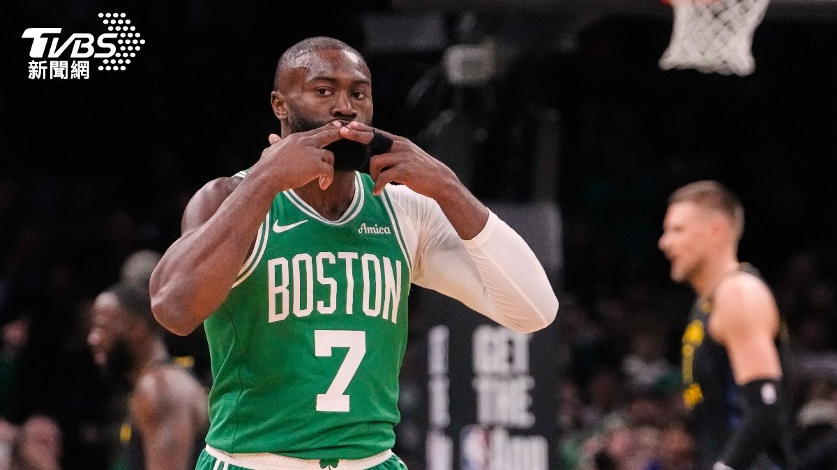 NBA/布朗紀錄夜!雙探花合攻56分 塞爾提克橫掃勇士收3連勝