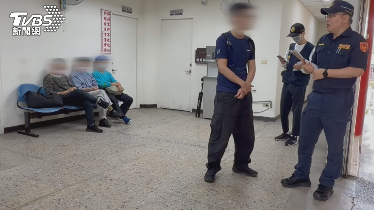 上午10點多，死者的妻兒與三個哥哥都到場，會同檢察官進行相驗，對於死訊難以接受，其中死者的兒子，是在台北市服務10年的的警察（圖／TVBS）