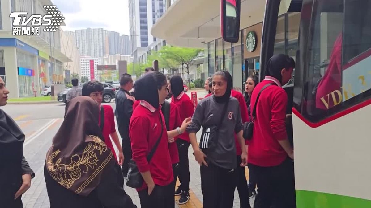 伊朗女足從土耳其邊境回到伊朗,其中5人撤回澳洲政府庇護。(圖/達志影像路透社)