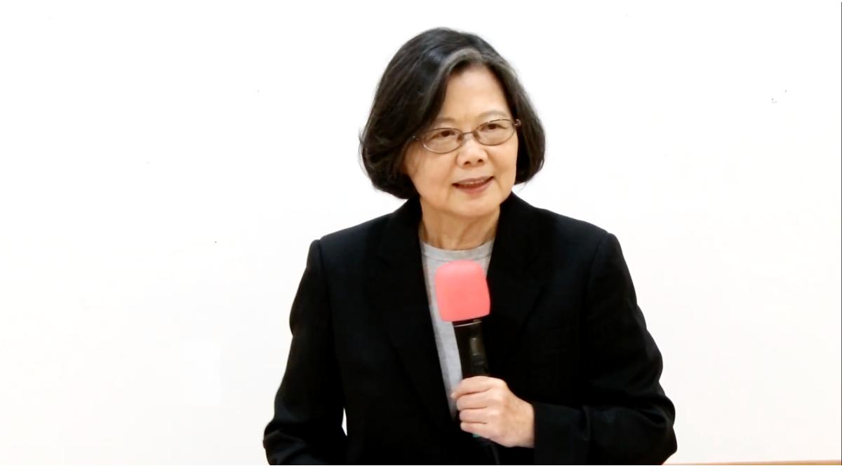 卸任首場校園演講!蔡英文親曝「網路海巡」心得:有些留言看不懂