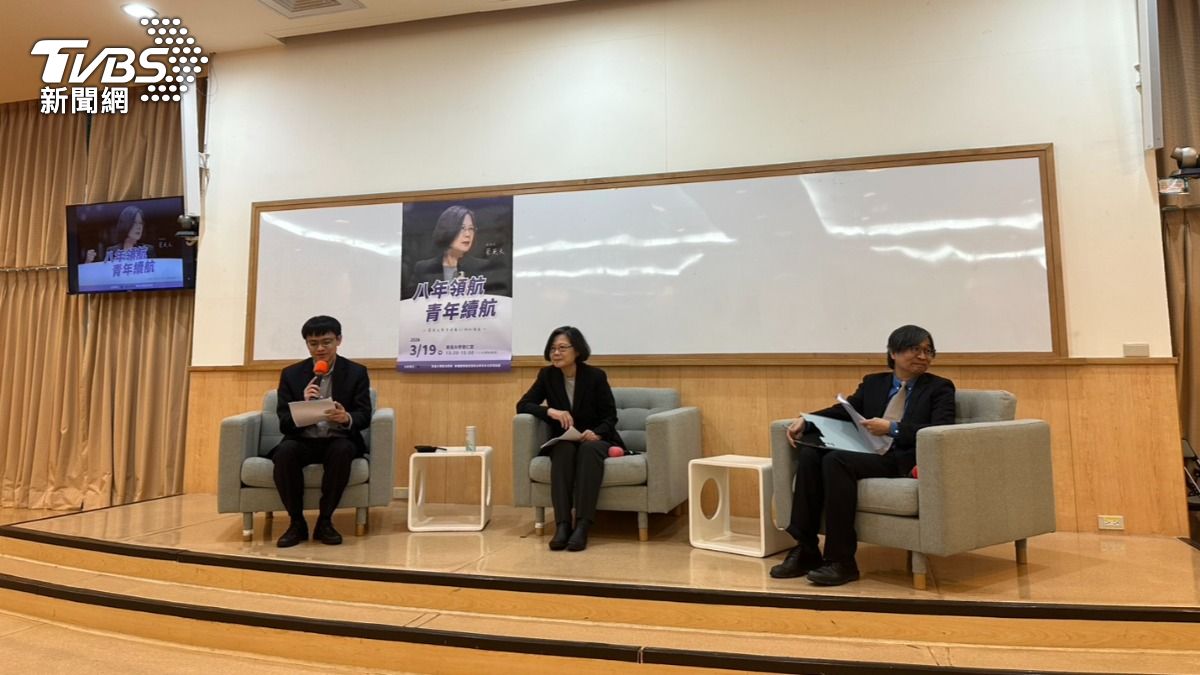 前總統蔡英文重返東吳大學演講,現場座無虛席展現超高人氣。(圖/東吳大學)