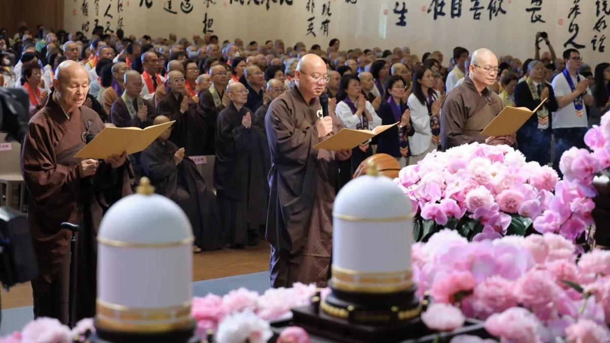 佛光山開山祖師星雲大師靈骨分燈五大洲典禮有近三千人現場觀禮。(圖/佛光山提供)