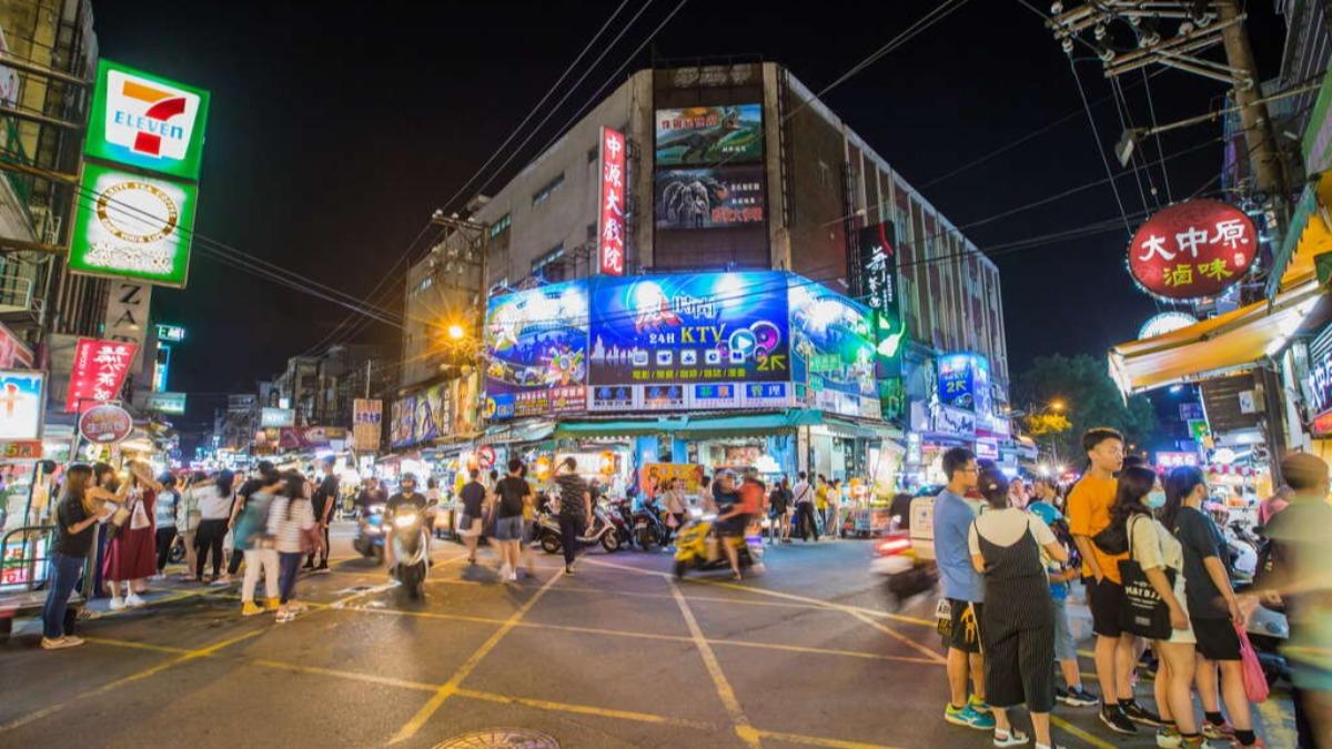 中原夜市是結合學區文化與青春潮流的熱鬧生活圈。(圖/翻攝自中原商圈粉專)