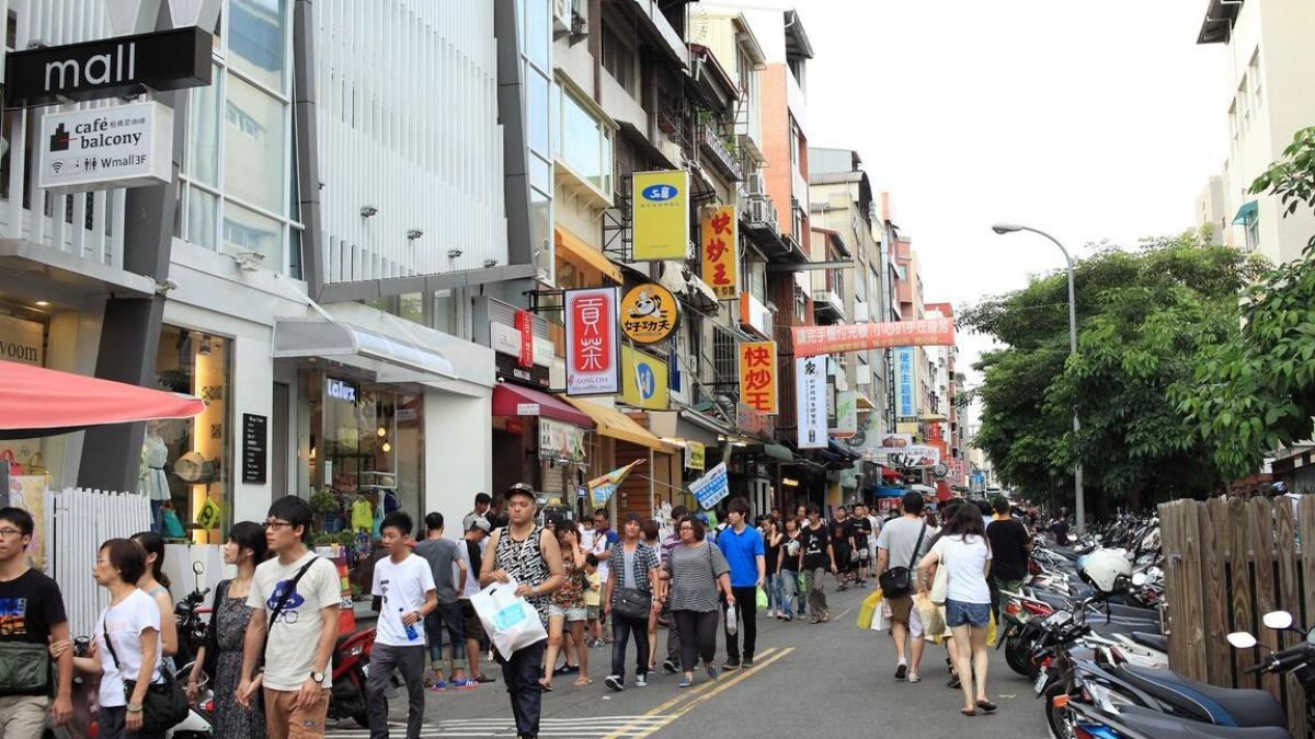 一中商圈長年吸引高中生與大學生前來消費。(圖/翻攝自一中商圈粉專)