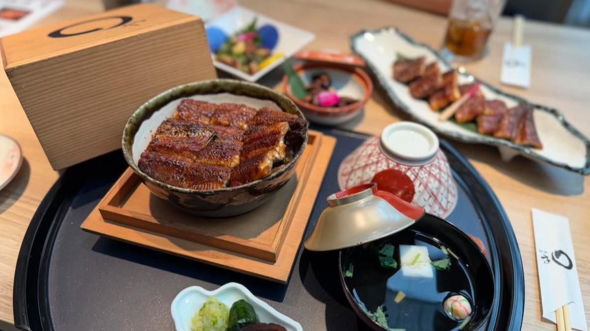 蕭煌奇大啖鰻魚飯,仍不忘開自己玩笑。(圖/翻攝自蕭煌奇Threads)