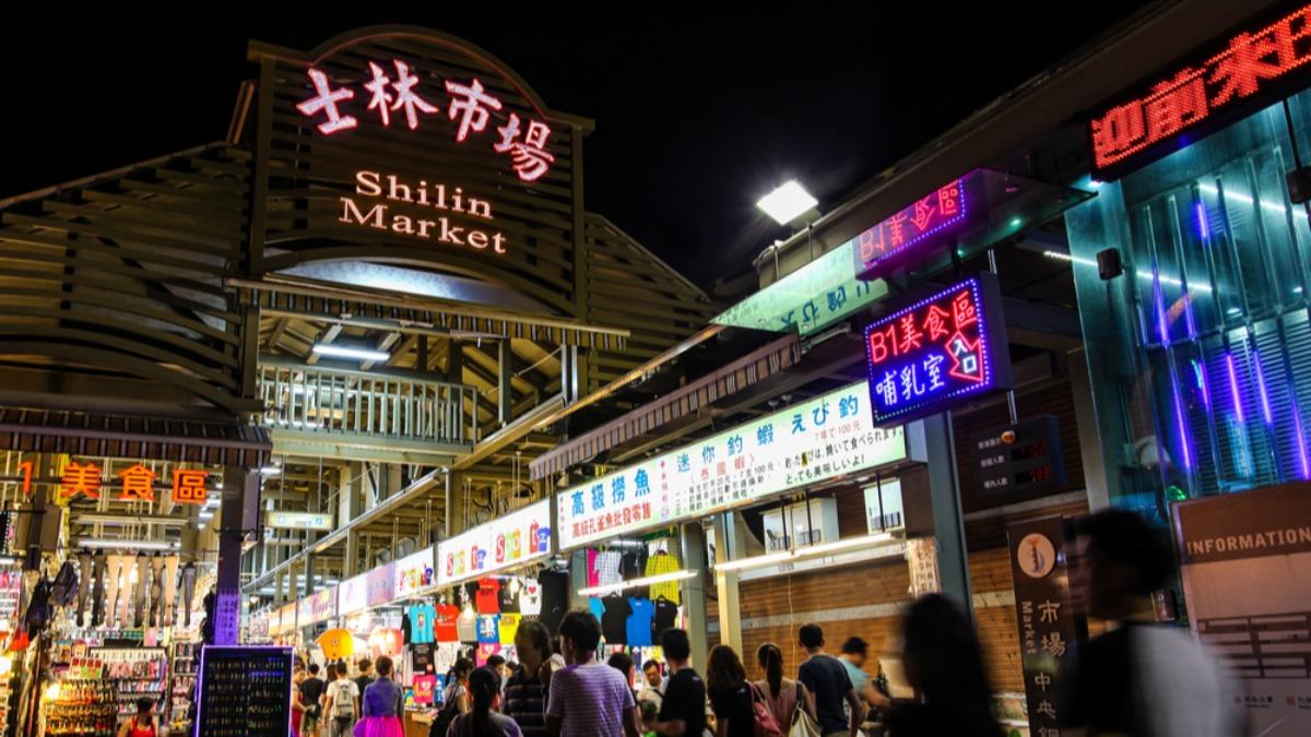士林夜市是台北市規模最大的指標性夜市。(圖/翻攝自交通部觀光署粉專)