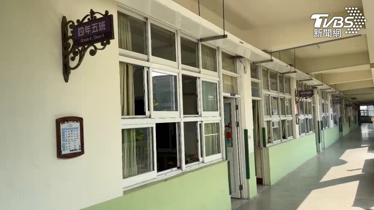 屏東萬丹國小驚傳集體上吐下瀉，從前天傍晚開始師生陸續跑醫院，已經有44人就醫，衛生局也啟動調查（圖／TVBS）