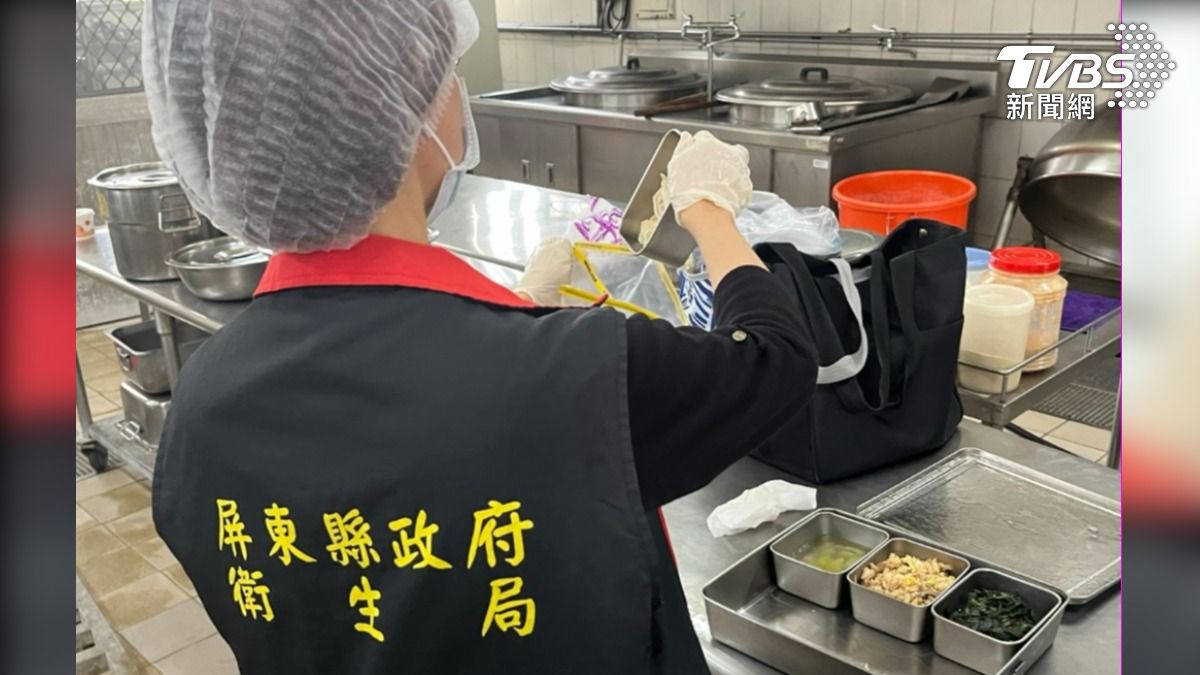 衛生局也啟動調查，勒令餐廚停供清消，並到學校的中央廚房進行檢體採樣，是諾羅病毒的群聚，還是營養午餐食物中毒，需等待檢體的化驗結果（圖／TVBS）