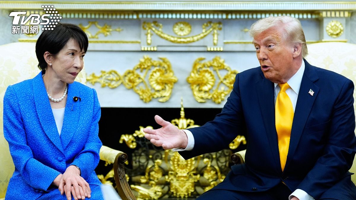 美國總統川普以「珍珠港事件」比喻打擊伊朗,讓日本首相高市早苗尷尬。(圖/達志影像美聯社)