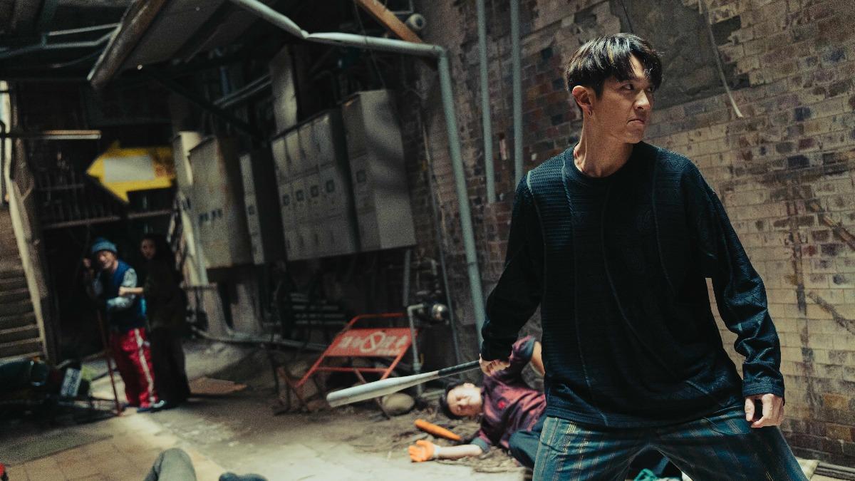 柯震東除了需要在腦中補畫面,還得和真實演員對打。(圖/Netflix提供)