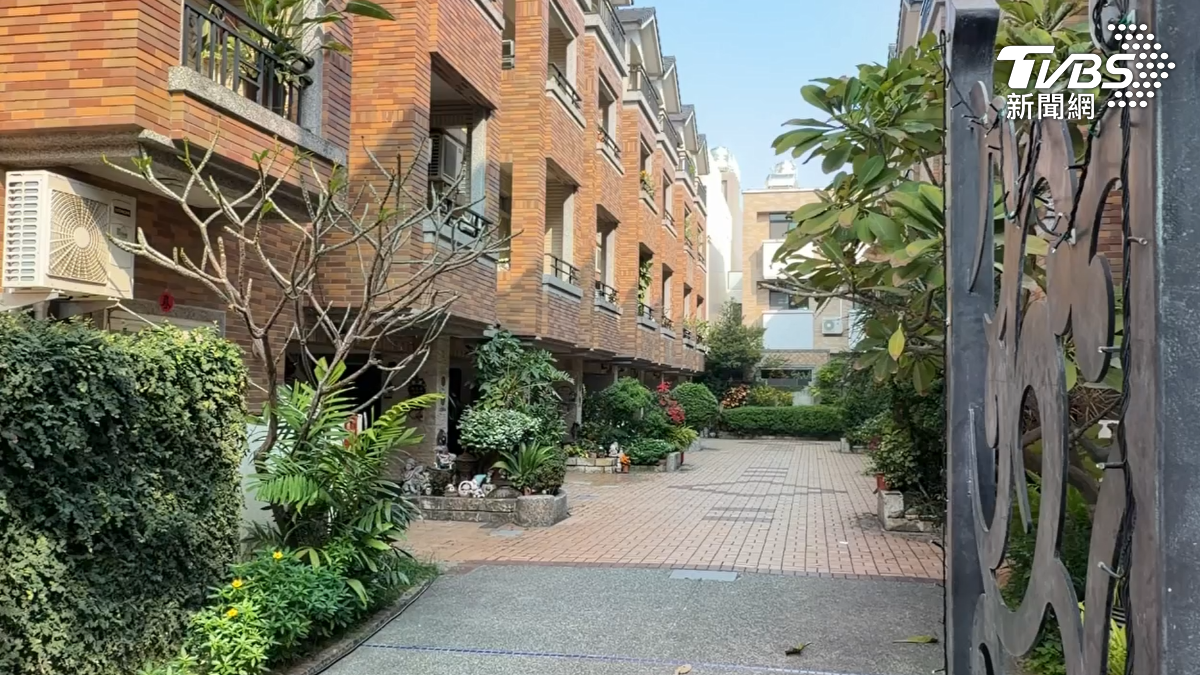 鄰居透露徐漢最近常往屏東跑，曾透露覺得女法官很硬講不通，不排除預謀逃跑，橋頭地院在11點正式對外發布通緝徐漢（圖／TVBS）