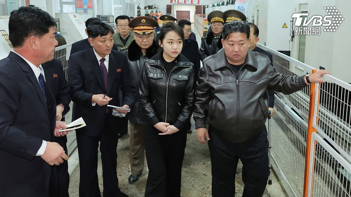 金正恩頻頻釋出與女兒一同視察的畫面。(圖/達志影像美聯社)
