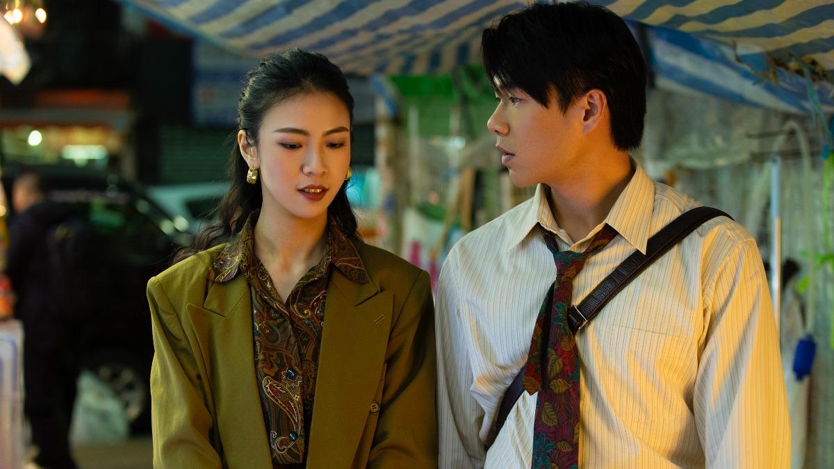 馬士媛(左)和柯煒林在〈一天一天〉MV裡上演婚外情。(圖/索尼音樂提供)