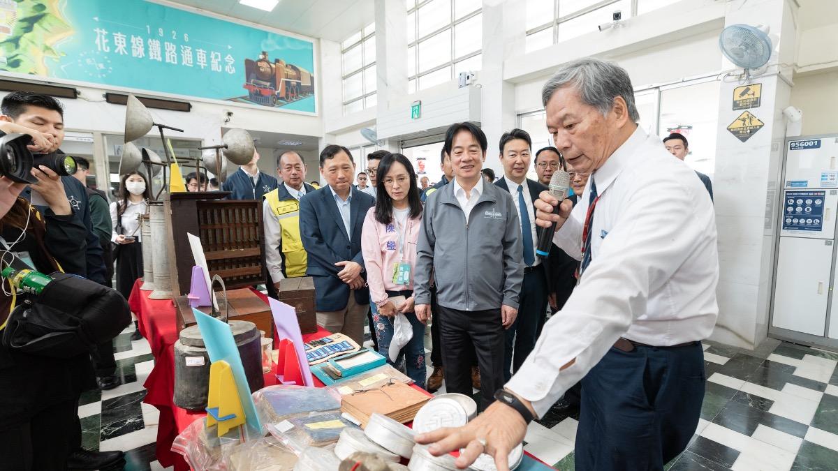 賴清德成為百年來首位造訪台東關山車站的總統。（圖／總統府提供）