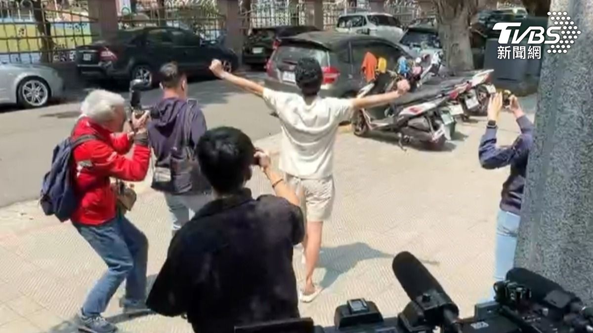 晚安小雞重獲自由。（圖／TVBS）