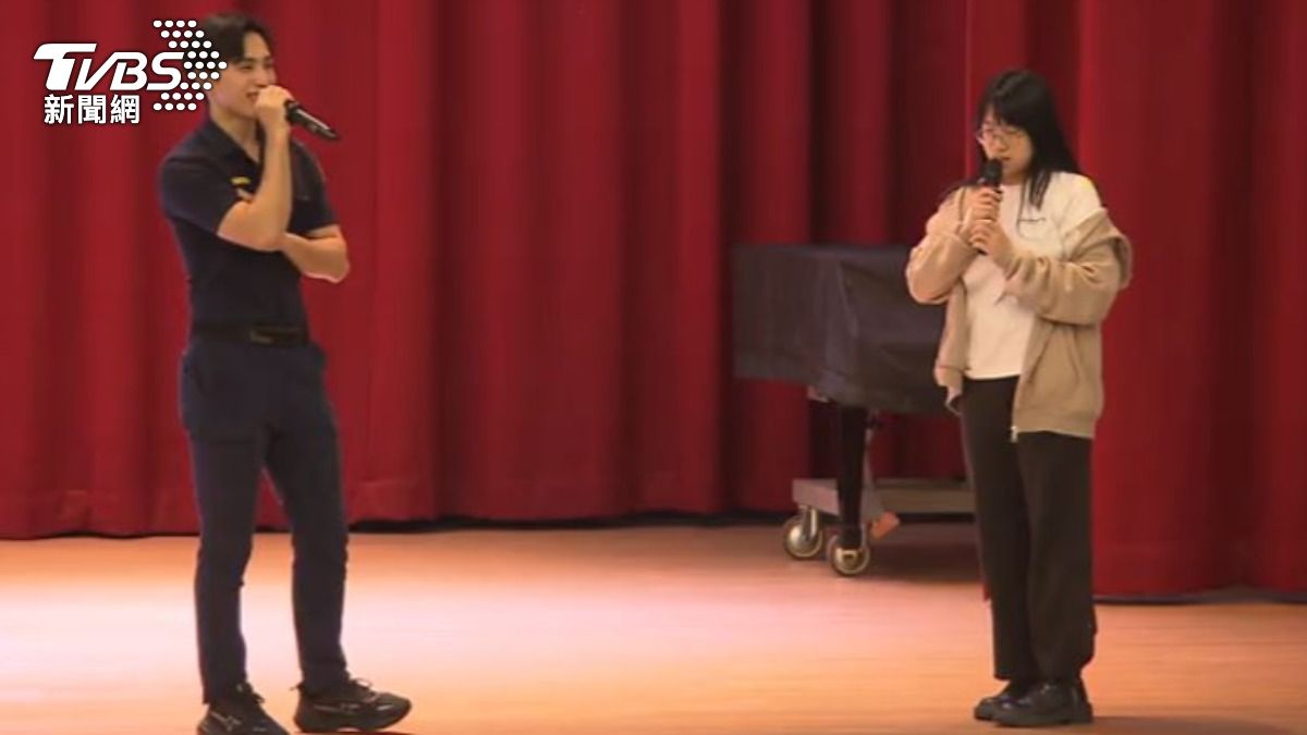 為了提升青年學子防詐意識，犯罪防治中心赴景美女中演講。（圖／TVBS）