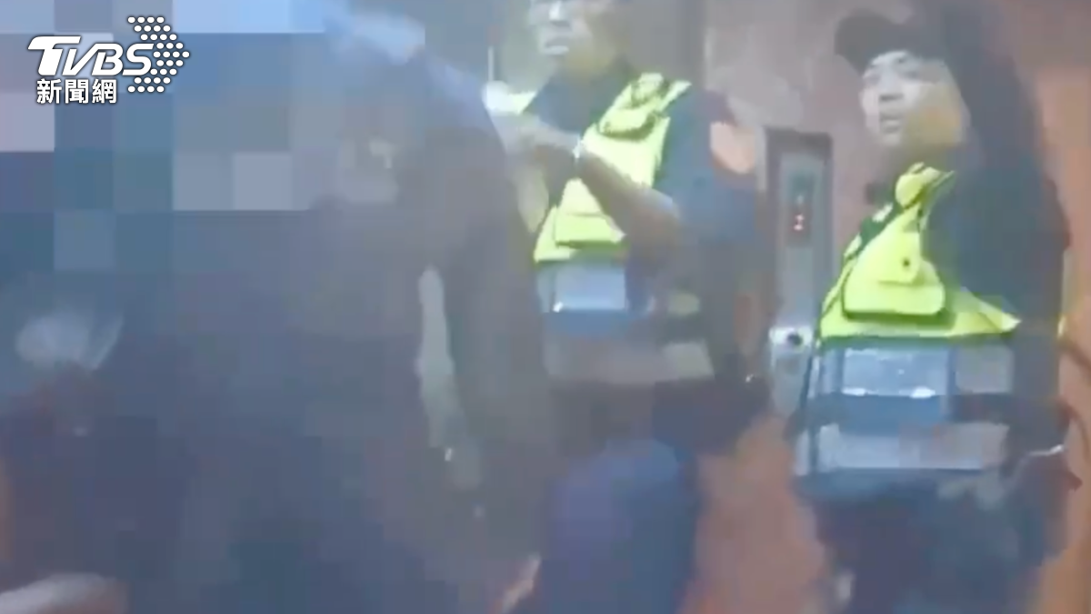 大批警力到場將鬧事8人帶回偵辦。(圖/TVBS)