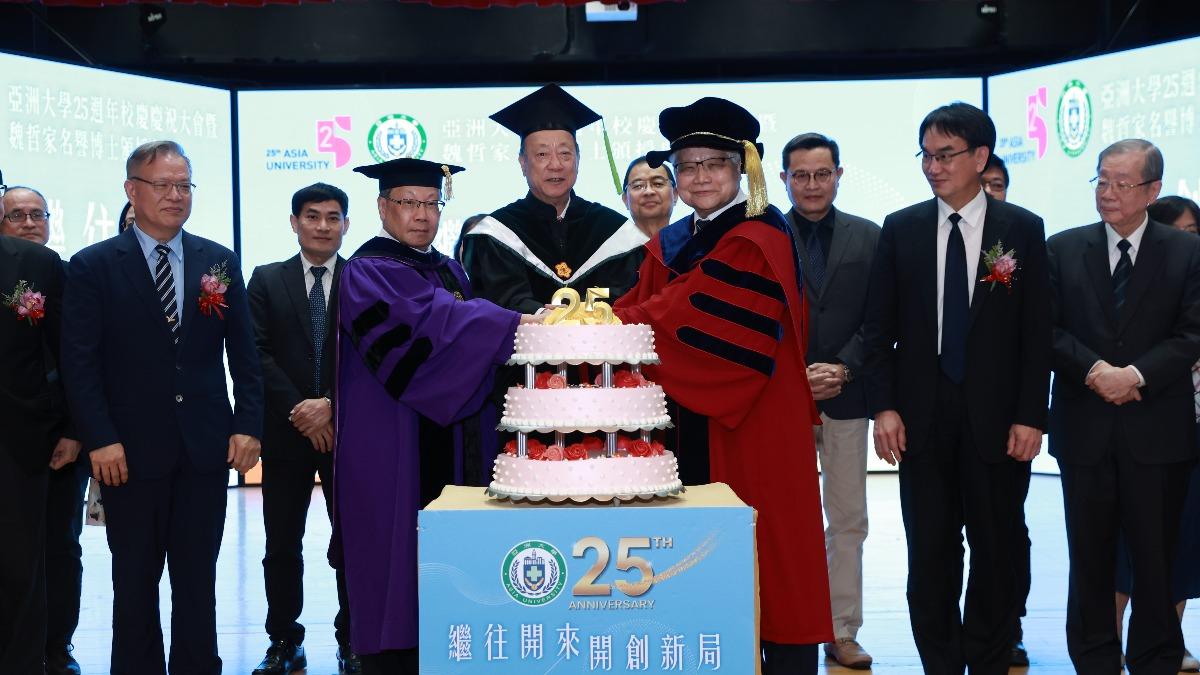 台積電-董事長-魏哲家-博士-機器人-AI-晶片-亞洲大學-半導體-張忠謀