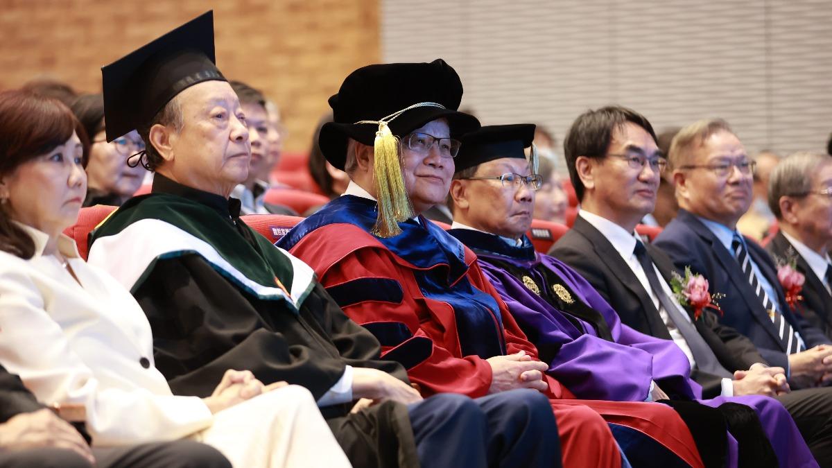 台積電-董事長-魏哲家-博士-機器人-AI-晶片-亞洲大學-半導體-張忠謀