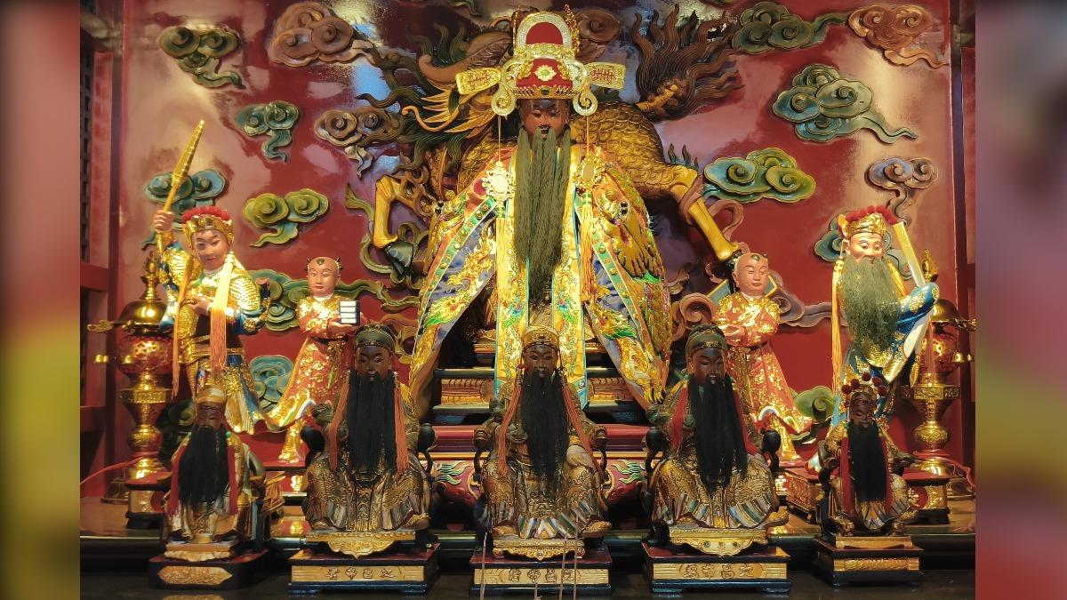 文昌帝君聖誕,考生可以準備准考證、鳳梨和蘿蔔,前往參拜。(圖/翻攝中和廣濟宮福和宮FB)