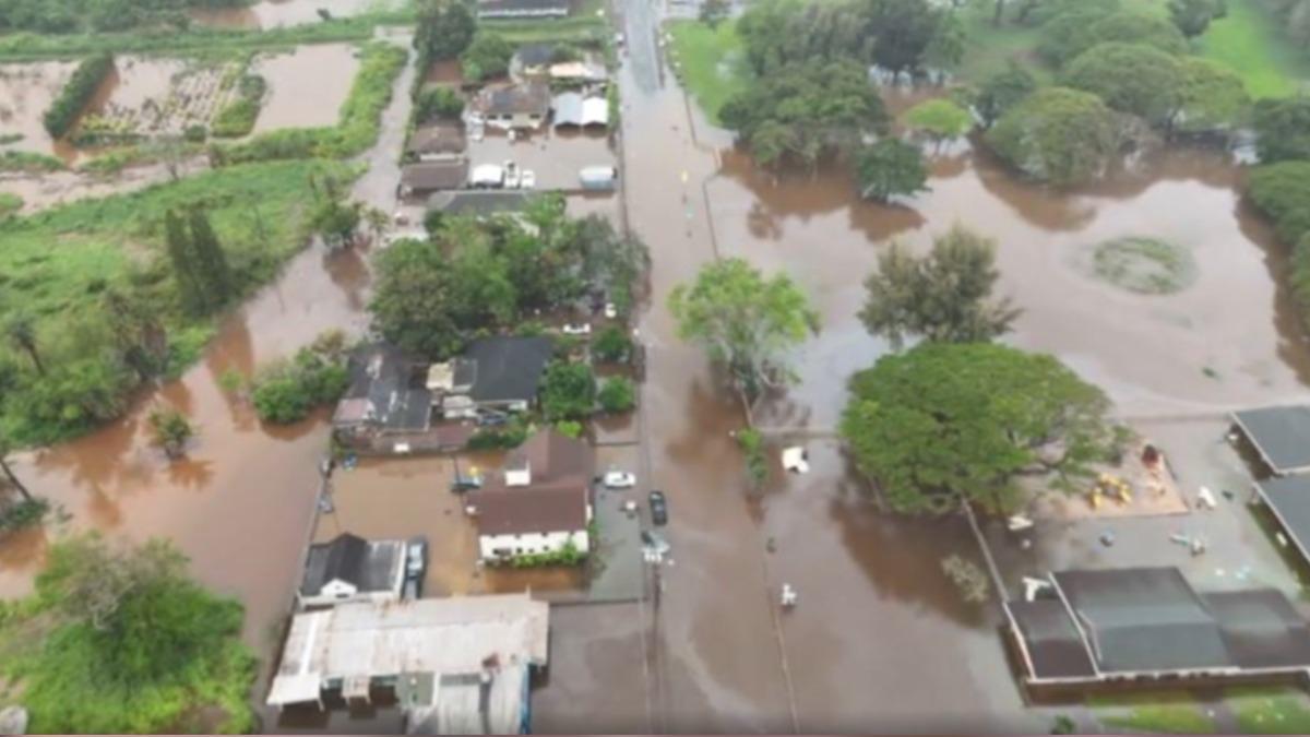 夏威夷暴雨釀災,洪水造成房屋毀損,已有5500人緊急撤離。(圖/AP)