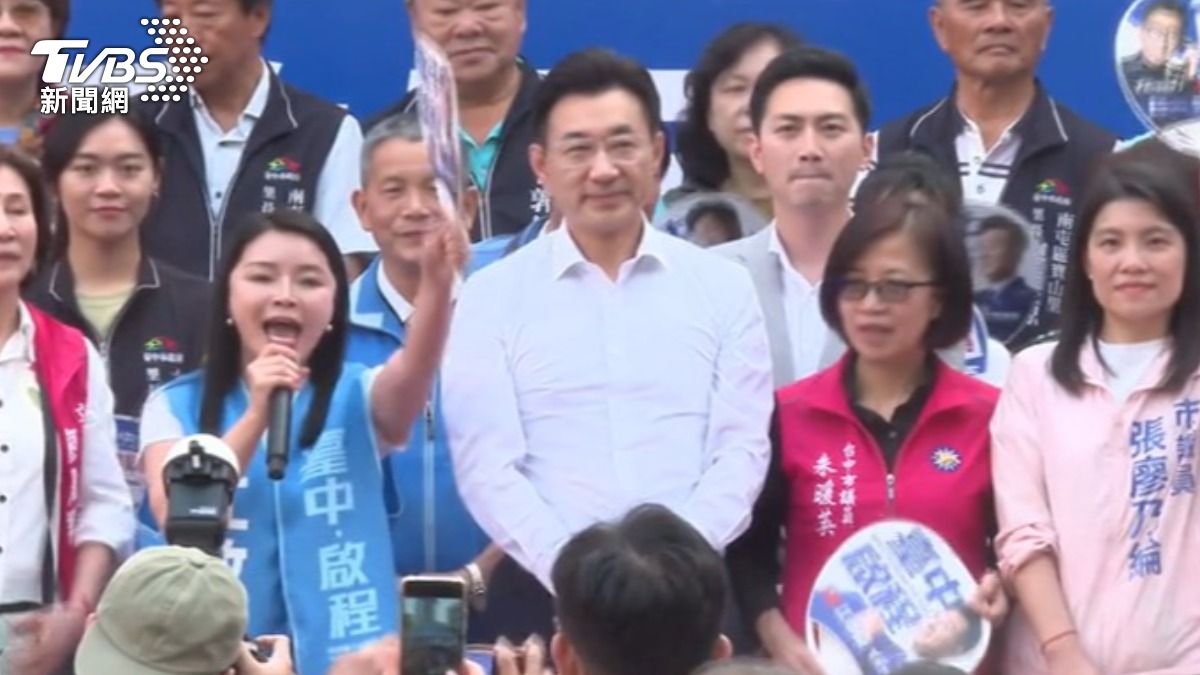 江啟臣於西屯與南屯舉辦市民見面會,連戰次子連勝武現身支持。(圖/TVBS)