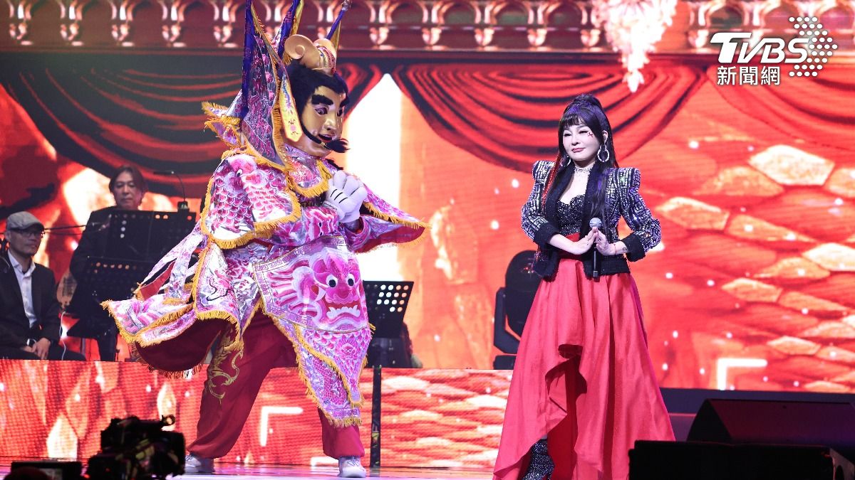 王彩樺首度參加鑽石舞台之夜演唱會,一登場就帶來招牌曲〈保庇〉。(圖/張哲鳴攝)