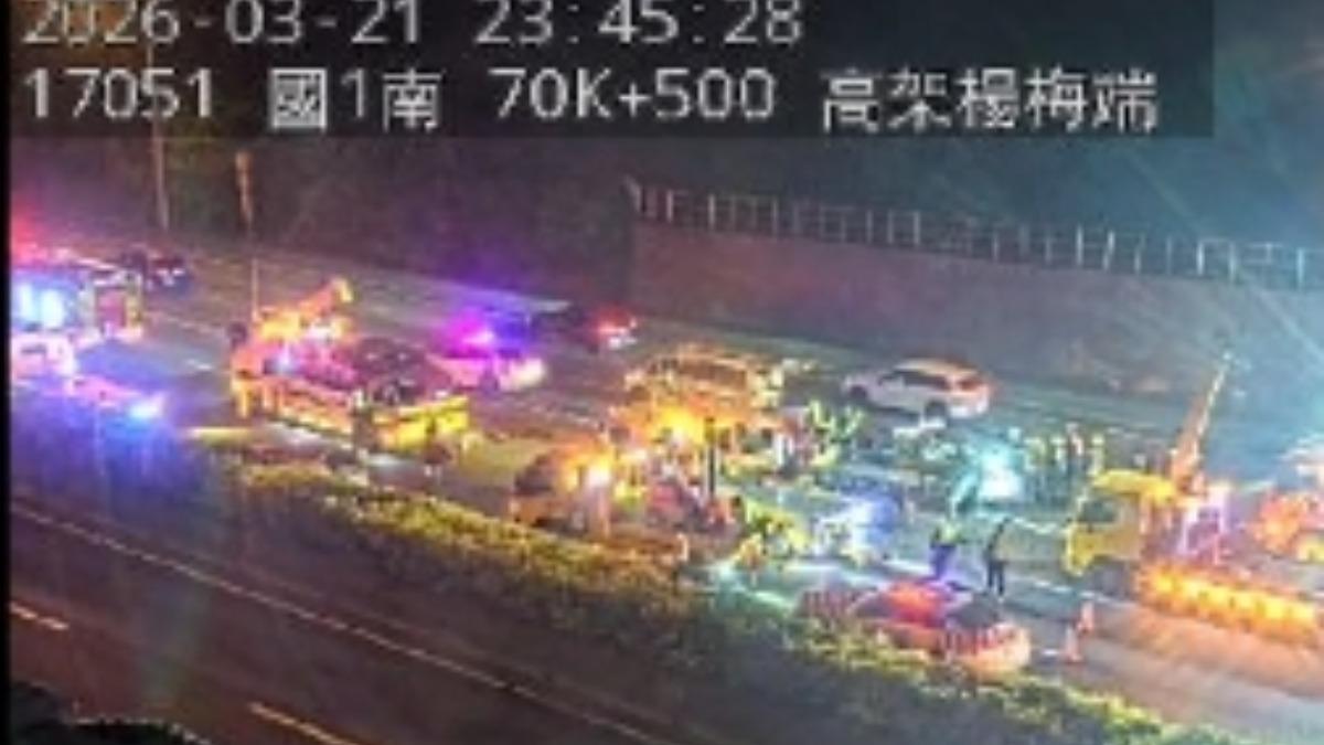 後方5輛小客車連環追撞事故。（圖／高公局）