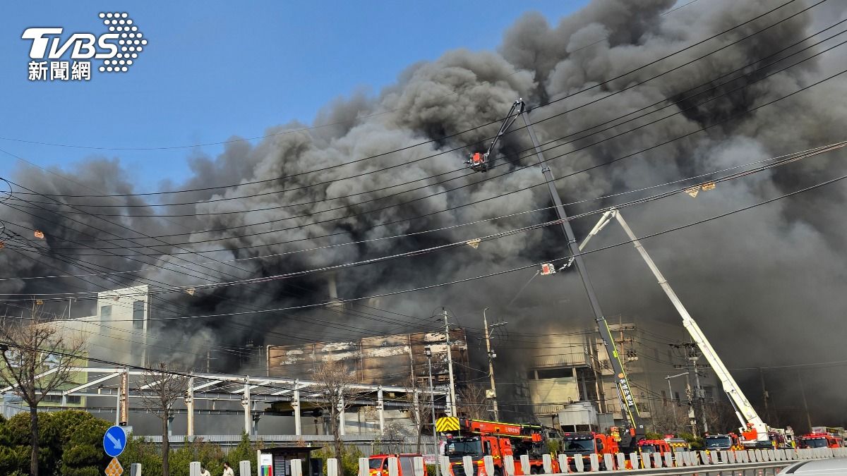 南韓大田一座汽車零件工廠火災造成74人傷亡,疑似違建造成死傷慘重。(圖/達志影像美聯社)